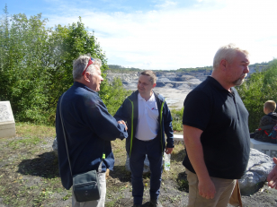 Cementárna Prachovice otevřela přírodovědnou naučnou stezku kolem lomu