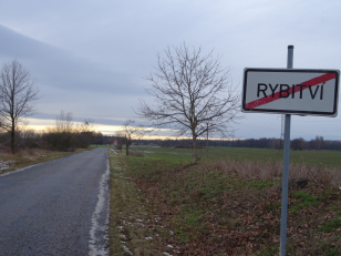 Rybitví chce blokovat spalovnu nebezpečných odpadů územním plánem, firma AVE řeší možnost obrátit na soud